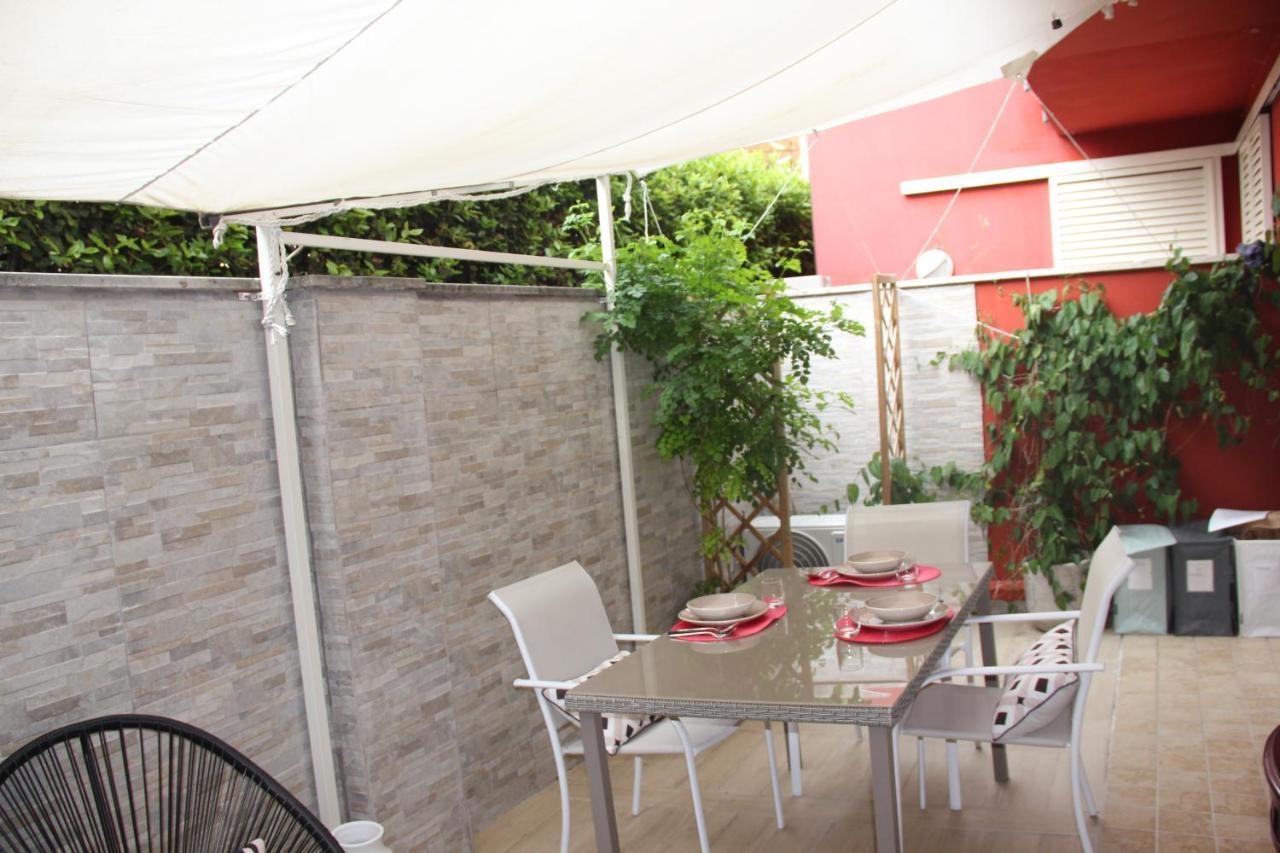 루카 Casa Lucia Private Car Or Motorcycle Park 아파트 외부 사진